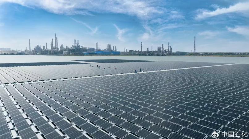 中國首座海水漂浮式光伏項目建成投用，年發(fā)綠電 1670 萬千瓦時